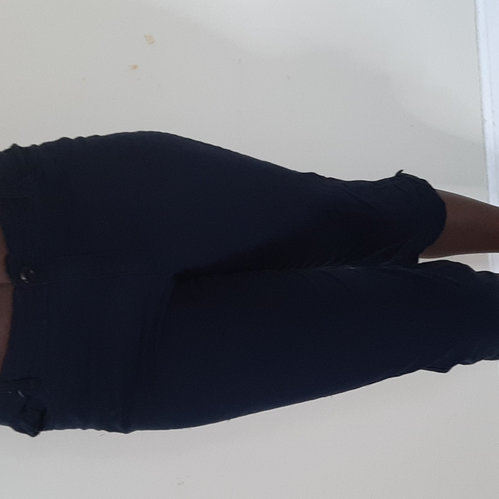 EUC navy blue capris